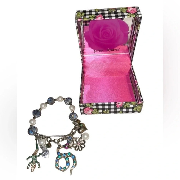 BETSEY JOHNSON Vintage Snake & Baubles Multiple Charm Stretch Bracelet NEW NWT - Picture 3 of 3